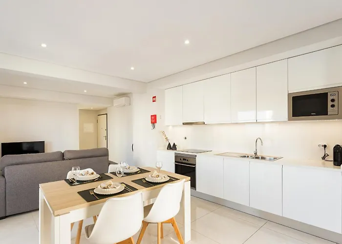 Bright 2br In Da Rocha - 5 Minutes To *