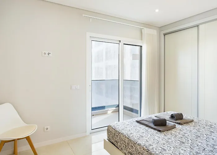 Bright 2br In Da Rocha - 5 Minutes To *